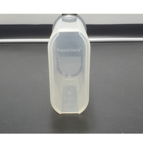 Tupperware large Spice Shaker Container Sheer w/Black Lid & Flip Top Cap - Picture 3 of 4